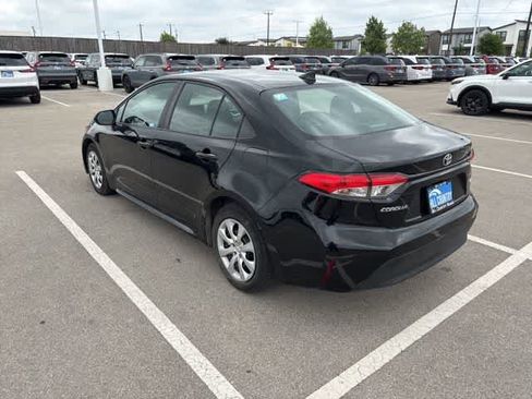 Used 2023 Toyota Corolla LE image 3