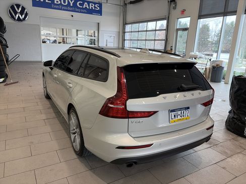 Used 2020 Volvo V60 T5 Momentum image 7