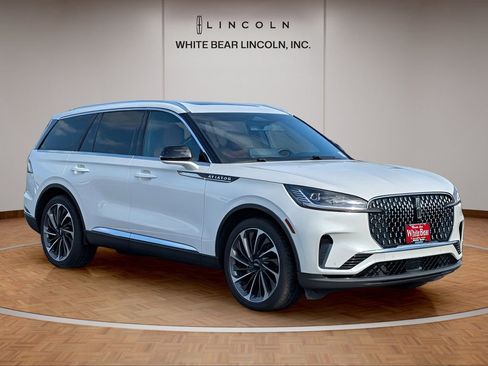 Used 2025 Lincoln Aviator Reserve w/ Equipment Group 201A image 3