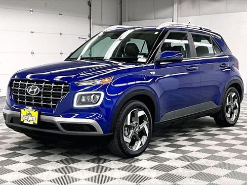 Used 2024 Hyundai Venue Limited image 11