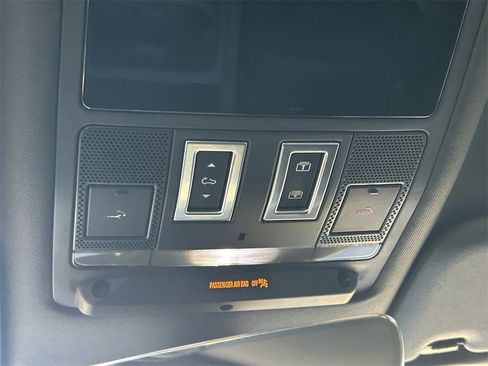 Used 2023 Land Rover Defender 130 X-Dynamic SE image 20