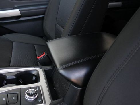 Used 2023 Ford Explorer XLT image 17