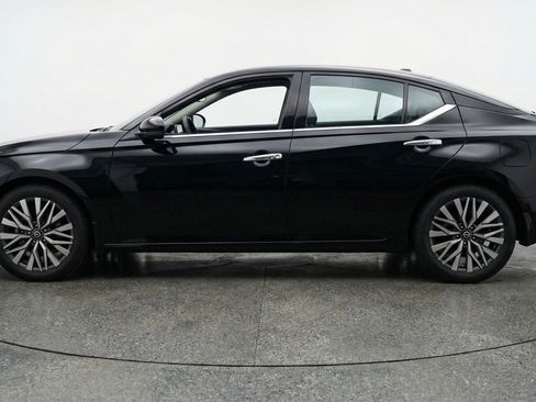 Used 2025 Nissan Altima 2.5 SV image 5
