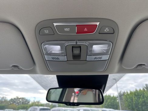 Used 2024 Kia Telluride EX w/ EX Captain's Chair Package image 10