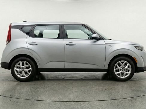 Used 2025 Kia Soul LX w/ LX Technology Package image 11