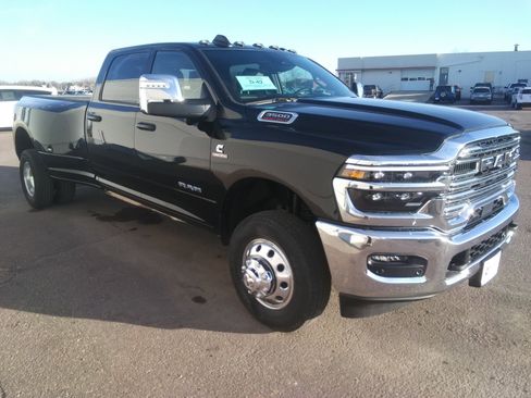 New 2026 RAM 3500 Laramie w/ Towing Technology Group image 4