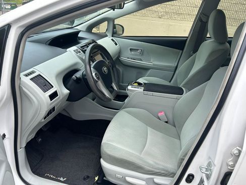Used 2013 Toyota Prius V Three FWD image 16