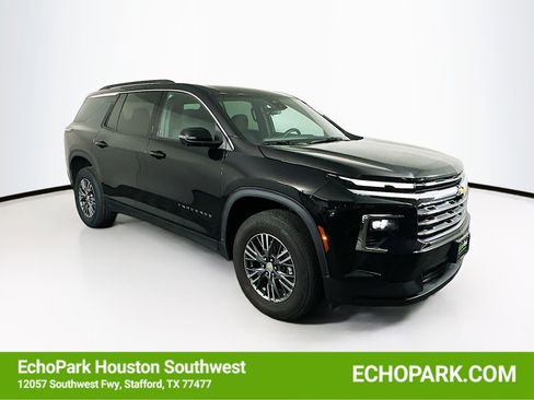 Used 2024 Chevrolet Traverse LT image 1