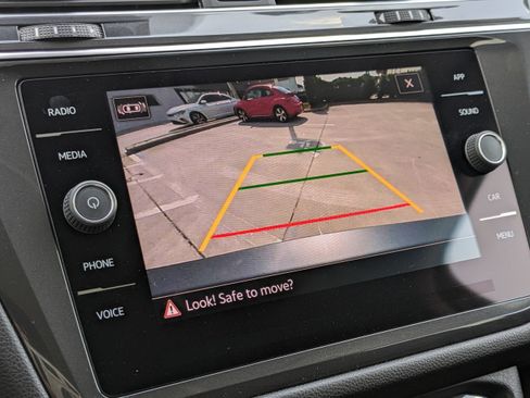 Certified 2023 Volkswagen Tiguan SE FWD image 29