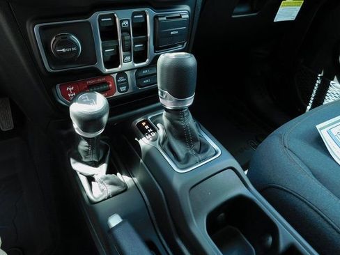 New 2025 Jeep Wrangler Unlimited Rubicon w/ Technology Group image 26