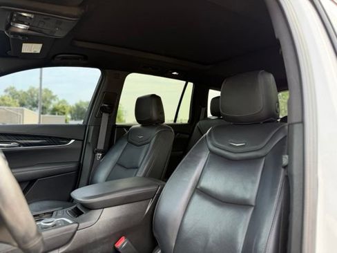 Used 2022 Cadillac XT6 Premium Luxury AWD/4WD image 17