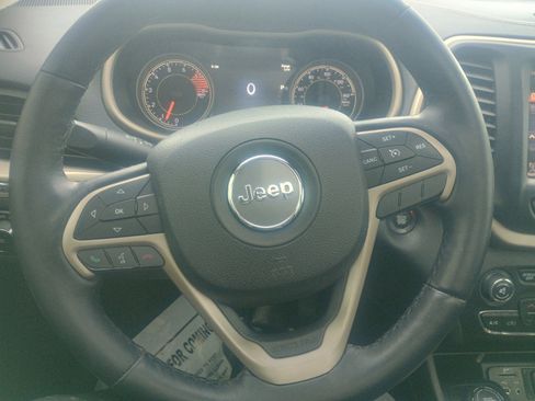 Used 2016 Jeep Cherokee Limited image 19