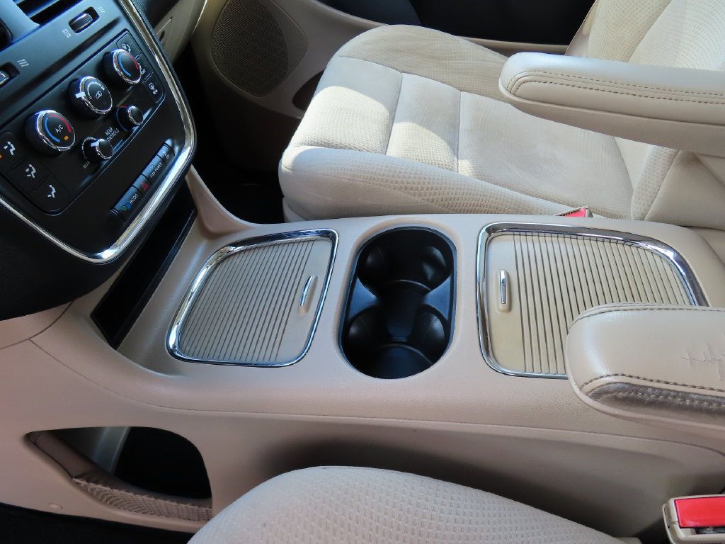 Used 2016 Dodge Grand Caravan SXT w/ Rear Park Assist Package FWD image 14