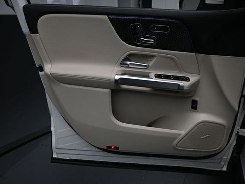 Used 2025 Mercedes-Benz GLB 250 GLB 250 w/ Exclusive Package image 19