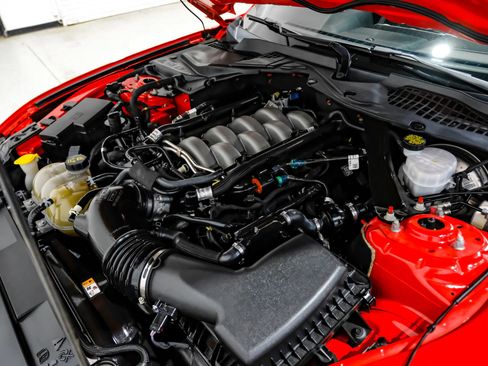 Used 2018 Ford Mustang GT Premium RWD image 39