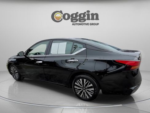 Used 2024 Nissan Altima 2.5 SV image 11