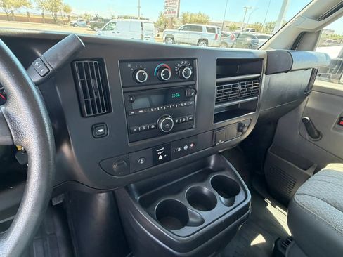 Used 2018 Chevrolet Express 3500 w/ Chrome Appearance Package RWD image 20