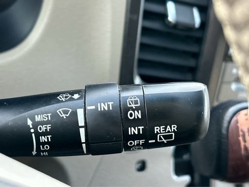 Used 2013 Toyota Sienna XLE image 32