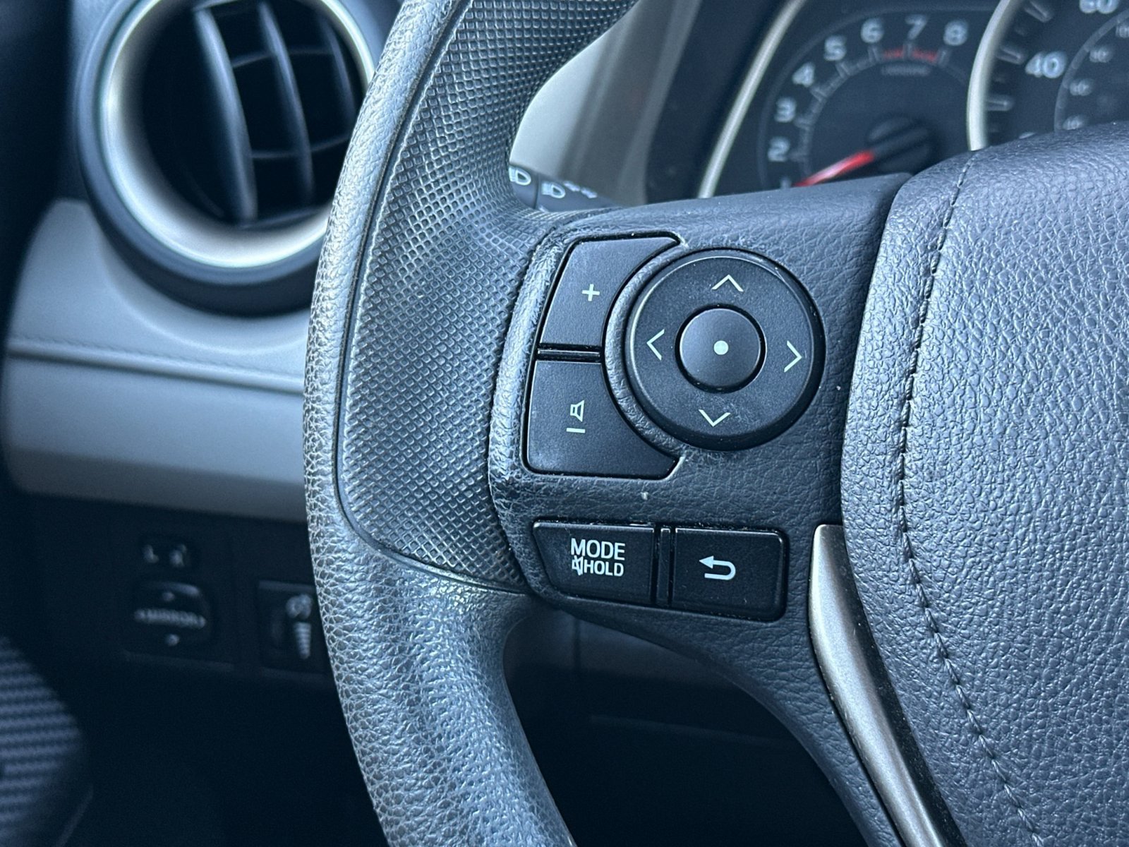 Used 2015 Toyota RAV4 LE FWD image 24