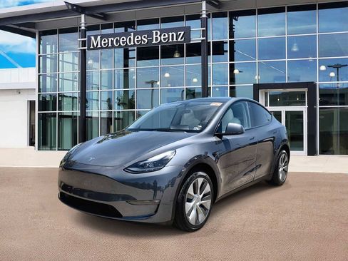 Used 2023 Tesla Model Y Long Range AWD/4WD image 1