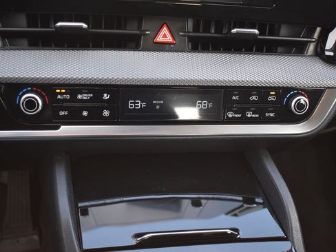 Used 2023 Kia Sportage LX image 9