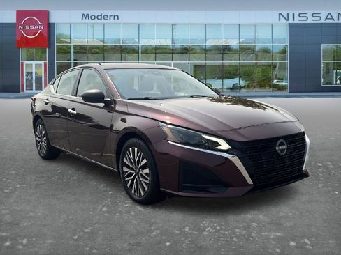 Certified 2025 Nissan Altima 2.5 SV FWD image 3