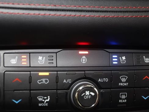 Used 2025 Dodge Durango GT image 8