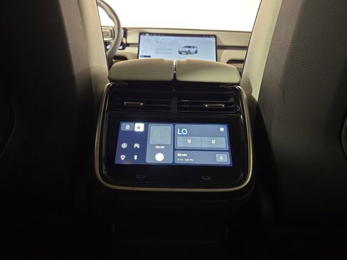 Used 2024 Rivian R1S Adventure image 29