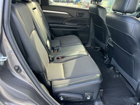 Used 2017 Toyota Highlander Plus image 18