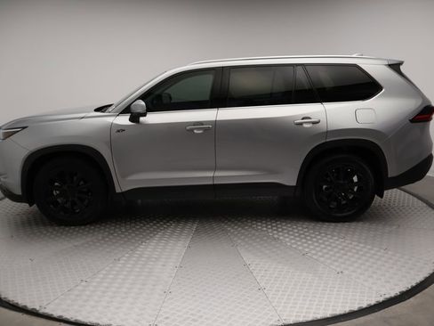 Used 2025 Toyota Grand Highlander XLE FWD image 12