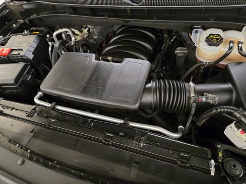 Used 2025 Chevrolet Suburban LT image 29