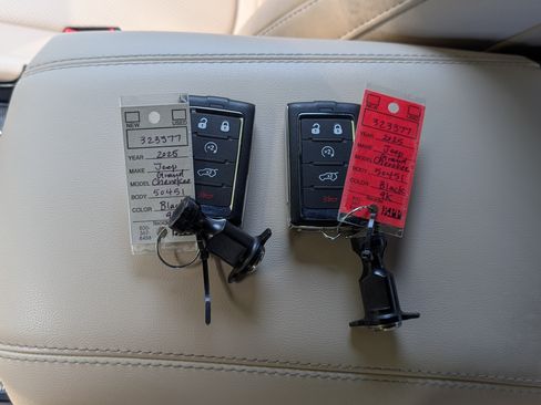 Used 2025 Jeep Grand Cherokee Limited w/ Luxury Tech Group II image 37