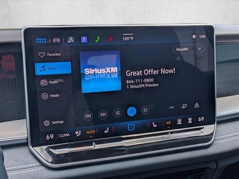 Used 2025 Volkswagen Tiguan SE FWD image 14