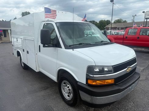 Used 2019 Chevrolet Express 3500 w/ Power Convenience Package RWD image 4
