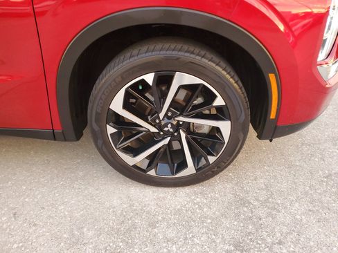 Used 2024 Mitsubishi Outlander SE image 5