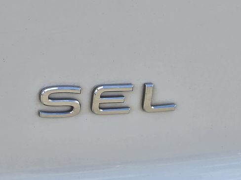 Used 2023 Volkswagen Atlas Cross Sport SEL R-Line image 8