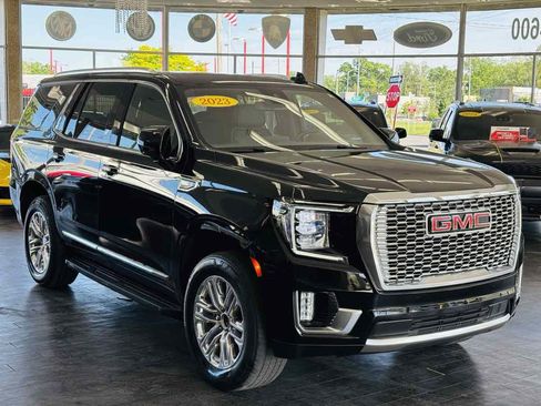 Used 2023 GMC Yukon SLT AWD/4WD image 1