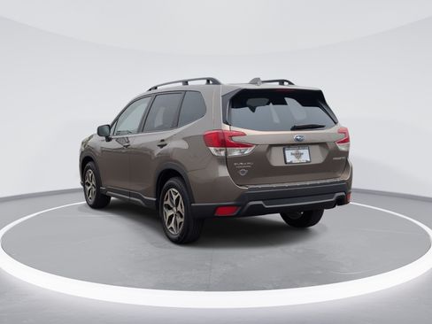 Used 2023 Subaru Forester Premium AWD/4WD image 5