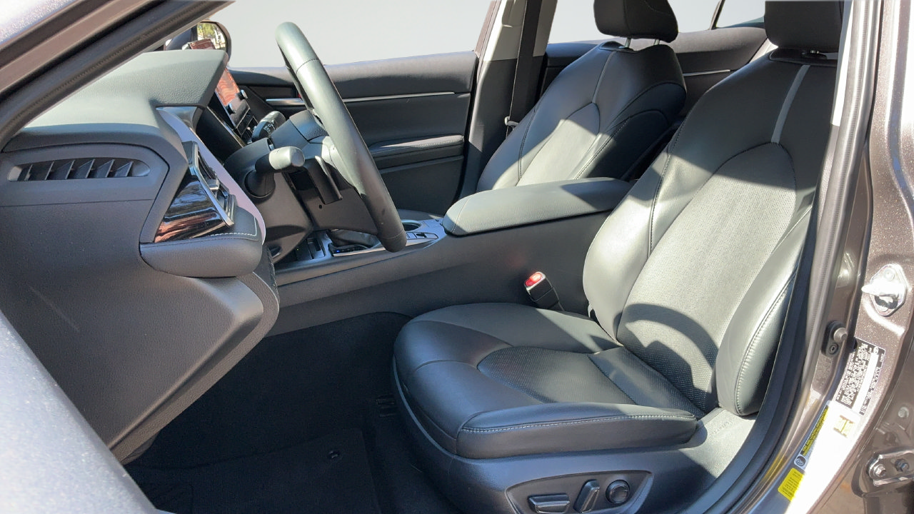 Used 2023 Toyota Camry XSE FWD image 16