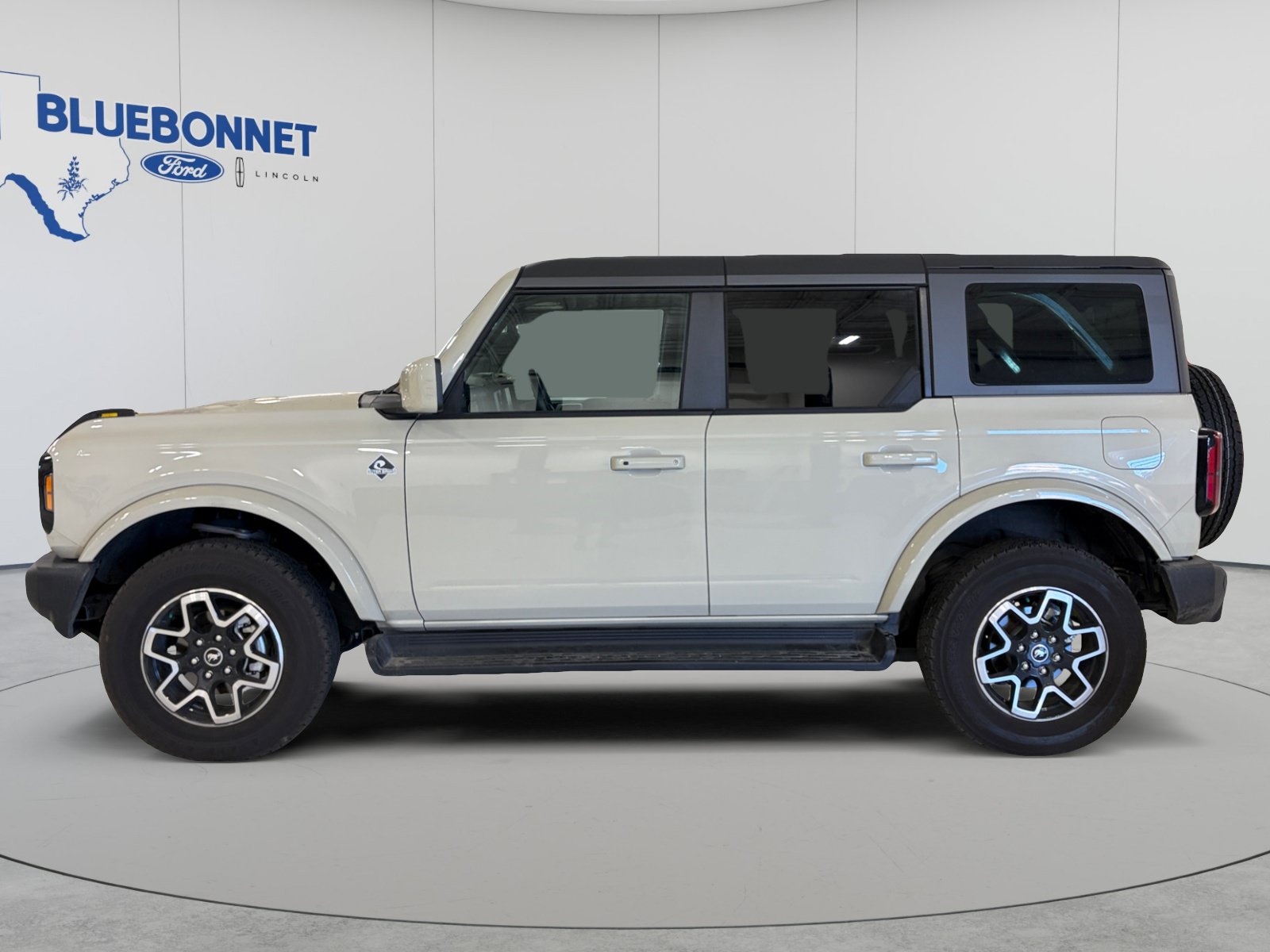 Used 2025 Ford Bronco Outer Banks AWD/4WD image 8