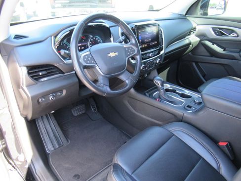 Used 2021 Chevrolet Traverse LT image 16