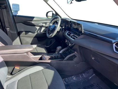Used 2025 Chevrolet TrailBlazer LT FWD image 20