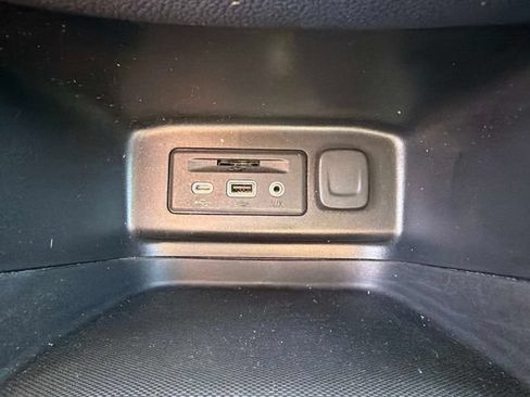 Used 2023 Chevrolet Equinox LT FWD image 30
