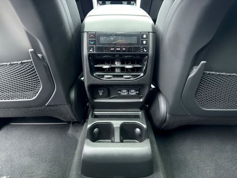 Used 2023 Jeep Grand Cherokee L Limited w/ Black Appearance Package AWD/4WD image 21