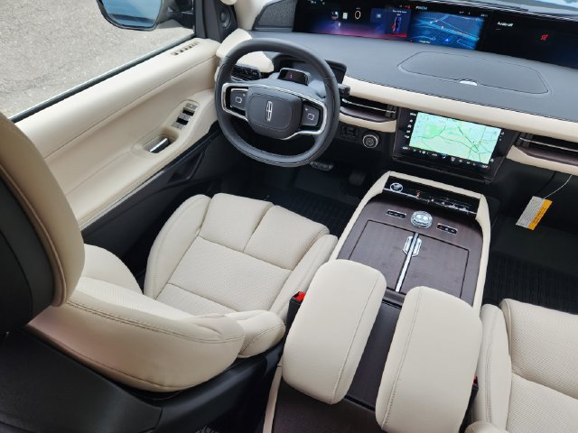 New 2027 Lincoln Navigator Reserve AWD/4WD image 10