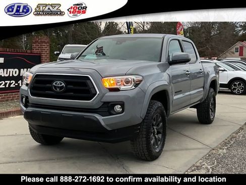 Used 2020 Toyota Tacoma SR5 w/ SR5 Appearance Package (SM) image 3