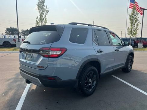 Used 2025 Honda Pilot TrailSport image 5