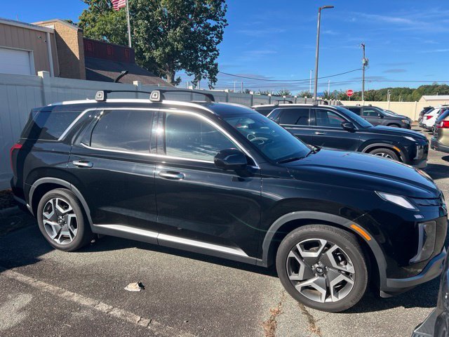 Used 2023 Hyundai Palisade SEL w/ Premium Package FWD image 2