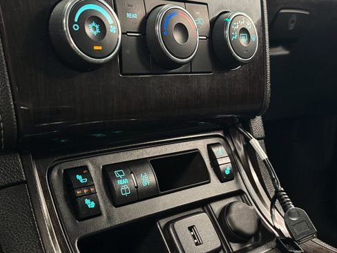 Used 2015 Chevrolet Traverse LT image 23