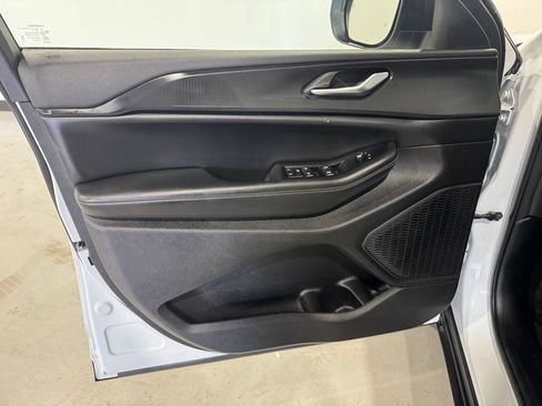Used 2023 Jeep Grand Cherokee L Laredo AWD/4WD image 18